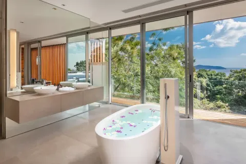 Chalet de 4 dormitorios en Kamala, Tailandia № 190549 - foto 12