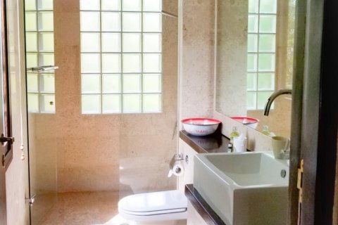 Chalet de 5 dormitorios en Kathu, Tailandia № 173393 - foto 30