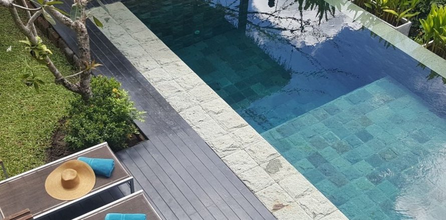 Chalet de 5 dormitorios en Kathu, Tailandia № 173393
