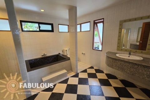 Chalet de 4 dormitorios en Kathu, Tailandia № 205747 - foto 3