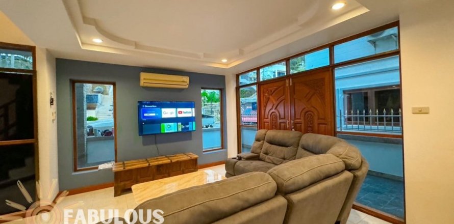 Chalet de 4 dormitorios en Kathu, Tailandia № 205747