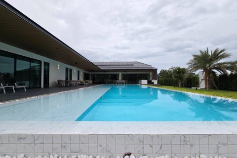 Chalet de 4 dormitorios en Cha-am, Tailandia № 146750 - foto 4