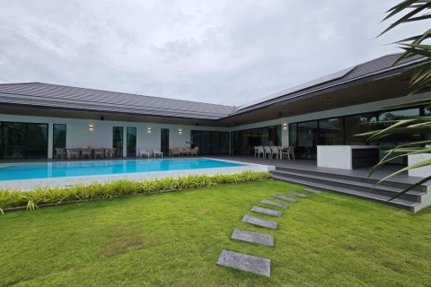 Chalet de 4 dormitorios en Cha-am, Tailandia № 146750 - foto 2