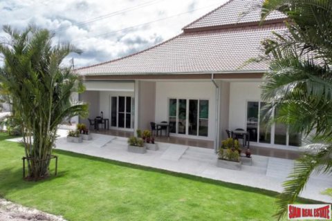 Adosado de 2 dormitorios en Hua Hin, Tailandia № 204010 - foto 3
