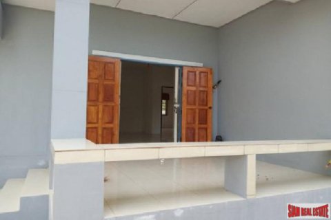 Casa de 3 dormitorios en Chonburi, Tailandia № 204007 - foto 3