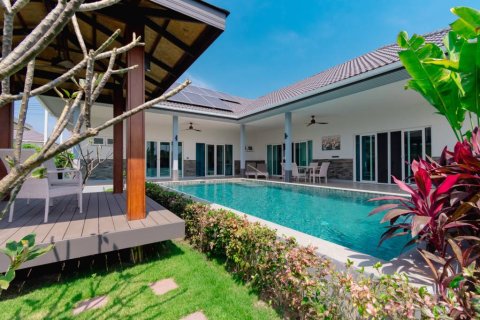 Chalet de 3 dormitorios en Hua Hin, Tailandia № 162892 - foto 3