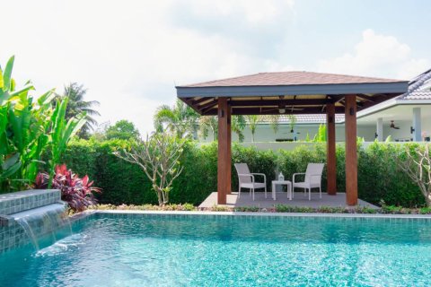 Chalet de 3 dormitorios en Hua Hin, Tailandia № 162892 - foto 4