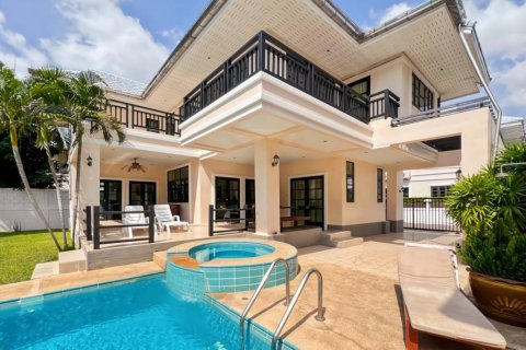 Chalet de 4 dormitorios en Hua Hin, Tailandia № 162898 - foto 3