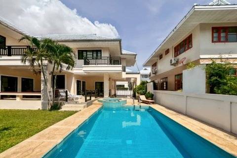 Chalet de 4 dormitorios en Hua Hin, Tailandia № 162898 - foto 2