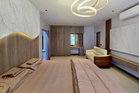 Casa de 5 dormitorios en Pattaya, Tailandia № 150883 - foto 10