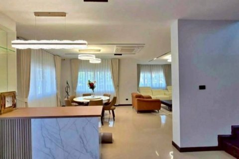 Casa de 5 dormitorios en Pattaya, Tailandia № 150883 - foto 6