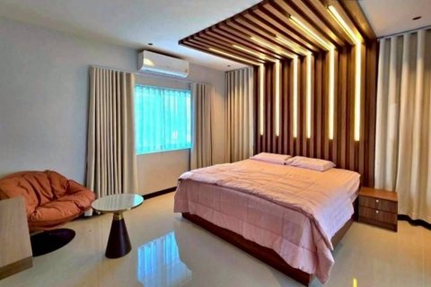 Casa de 5 dormitorios en Pattaya, Tailandia № 150883 - foto 8