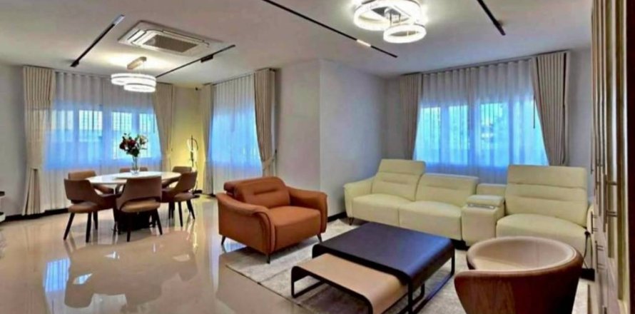 Casa de 5 dormitorios en Pattaya, Tailandia № 150883