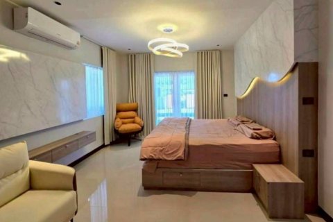 Casa de 5 dormitorios en Pattaya, Tailandia № 150883 - foto 7