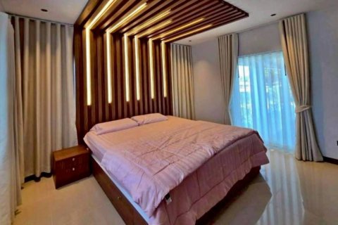 Casa de 5 dormitorios en Pattaya, Tailandia № 150883 - foto 9