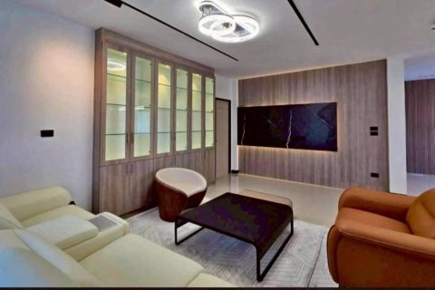 Casa de 5 dormitorios en Pattaya, Tailandia № 150883 - foto 4