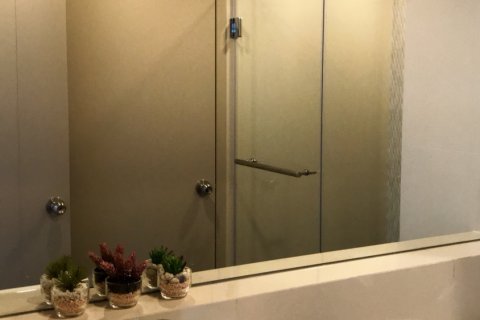 Condominio de 2 dormitorios en Phra Khanong, Bangkok, Tailandia № 143824 - foto 6