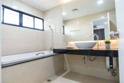 Condominio de 2 dormitorios en Bangkok, Tailandia № 143826 - foto 12