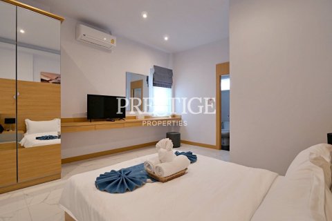 House in Pattaya, Thailand 4 bedrooms № 198142 - photo 19