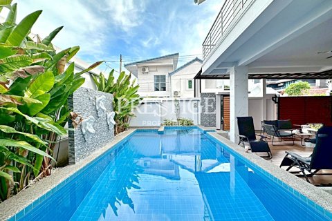 House in Pattaya, Thailand 4 bedrooms № 198142 - photo 24