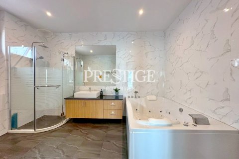 House in Pattaya, Thailand 4 bedrooms № 198142 - photo 12