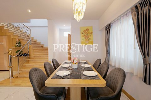 House in Pattaya, Thailand 4 bedrooms № 198142 - photo 7