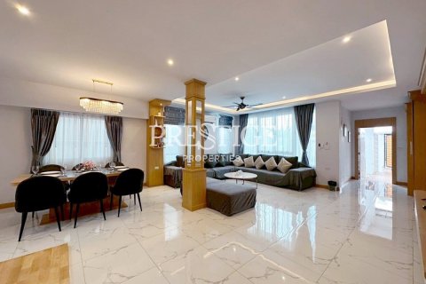 House in Pattaya, Thailand 4 bedrooms № 198142 - photo 5