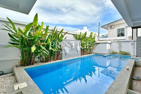 House in Pattaya, Thailand 4 bedrooms № 198142 - photo 2