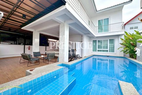 House in Pattaya, Thailand 4 bedrooms № 198142 - photo 25