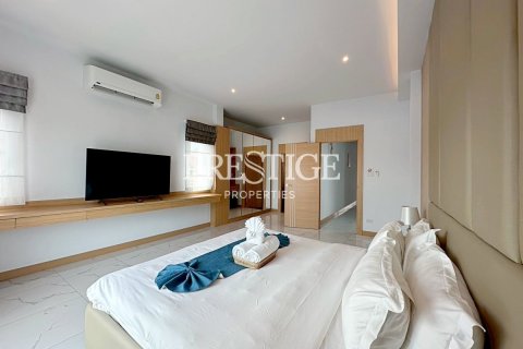 House in Pattaya, Thailand 4 bedrooms № 198142 - photo 11