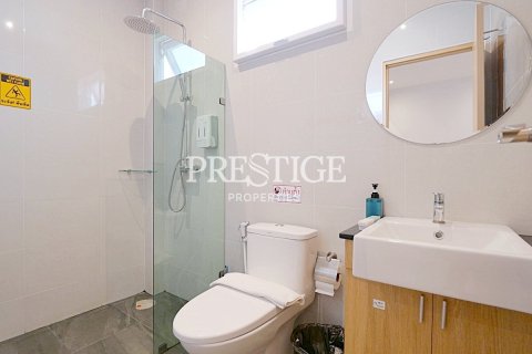 House in Pattaya, Thailand 4 bedrooms № 198142 - photo 18