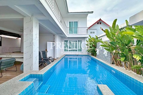 Casa de 4 dormitorios en Pattaya, Tailandia № 198142