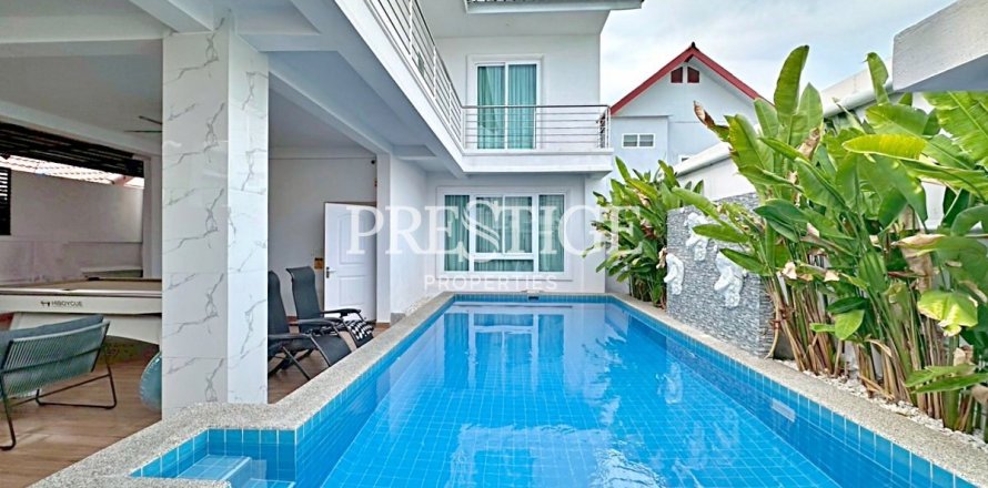 House in Pattaya, Thailand 4 bedrooms № 198142