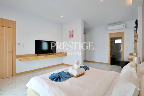 House in Pattaya, Thailand 4 bedrooms № 198142 - photo 13
