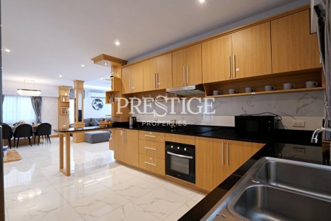House in Pattaya, Thailand 4 bedrooms № 198142 - photo 9