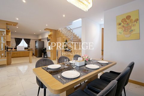 House in Pattaya, Thailand 4 bedrooms № 198142 - photo 6