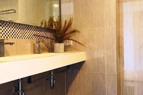 Condominio de 2 dormitorios en Bangkok, Tailandia № 66799 - foto 13