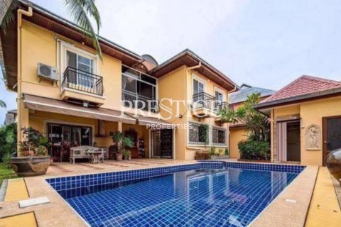 Casa de 6 dormitorios en Pattaya, Tailandia № 197970