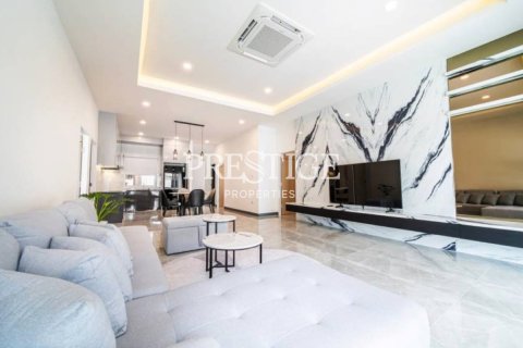 House in Pattaya, Thailand 5 bedrooms № 197975 - photo 5