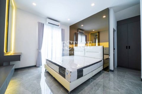 House in Pattaya, Thailand 5 bedrooms № 197975 - photo 13
