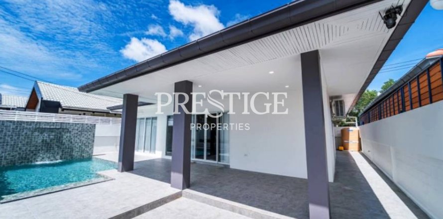 House in Pattaya, Thailand 5 bedrooms № 197975