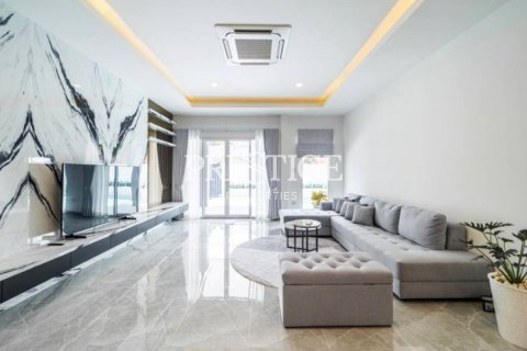 House in Pattaya, Thailand 5 bedrooms № 197975 - photo 3