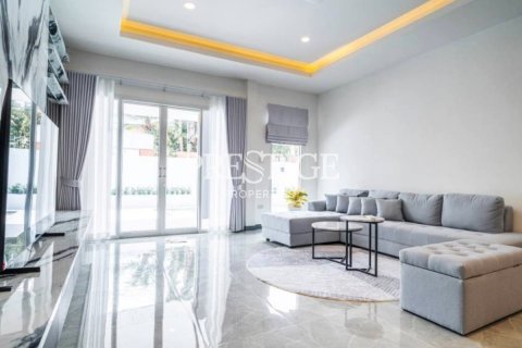 House in Pattaya, Thailand 5 bedrooms № 197975 - photo 4