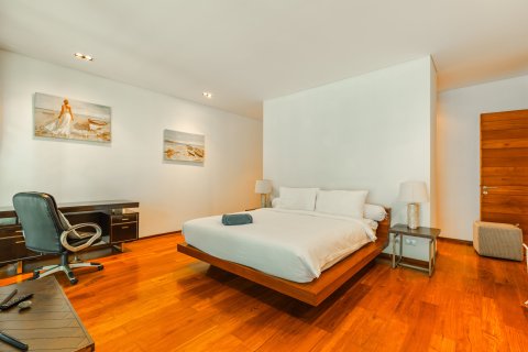 Chalet de 3 dormitorios en Phuket, Tailandia № 137090 - foto 30