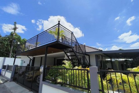 Casa de 3 dormitorios en Pattaya, Tailandia № 155521 - foto 2
