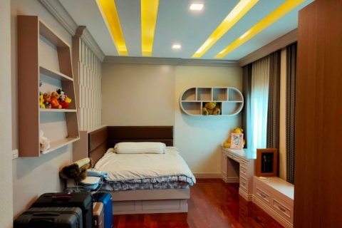Chalet de 4 dormitorios en Taling Chan, Bangkok, Tailandia № 134058 - foto 13