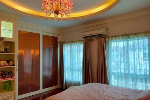 Chalet de 4 dormitorios en Taling Chan, Bangkok, Tailandia № 134058 - foto 12