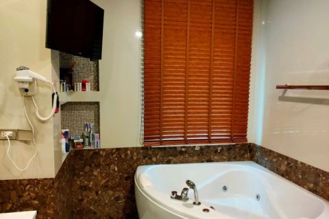 Chalet de 4 dormitorios en Taling Chan, Bangkok, Tailandia № 134058 - foto 11