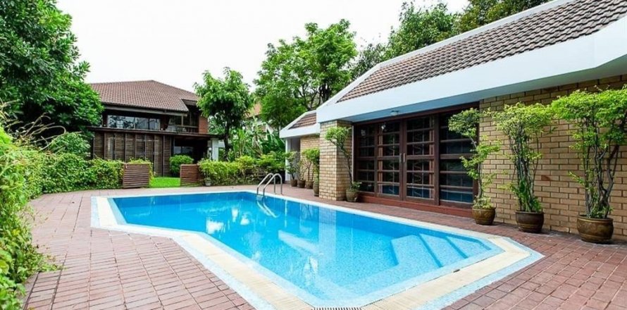 Villa in Watthana, Bangkok, Thailand 4 Schlafzimmer № 134064