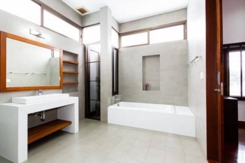 Villa in Watthana, Bangkok, Thailand 4 Schlafzimmer № 134064 - Foto 17